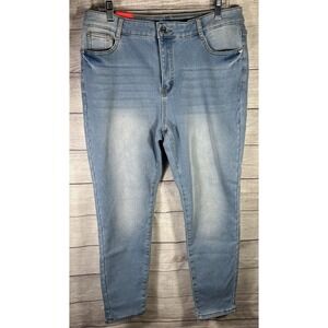 NWT Jeans Denim Fashion Light Wash Skinny Stretch Jeans Women's‎ Size 16